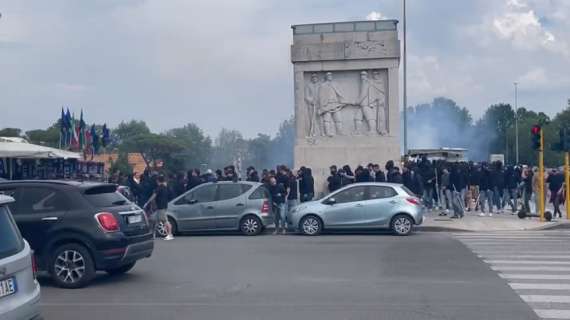 TMW Corteo Dei Tifosi Della Fiorentina Scortato Dalla Polizia Verso L