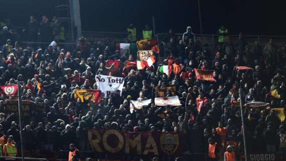 Roma, contestazione a Trigoria: cori contro la società