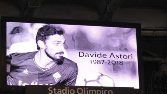 L'Espanyol omaggia Astori: sul maxi-schermo foto sue e di Jarque