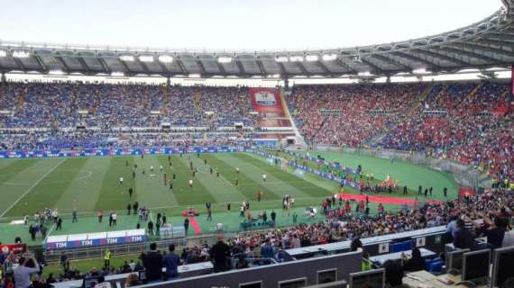 Oggi in TV, è il giorno del derby: alle 15.00 Lazio-Roma