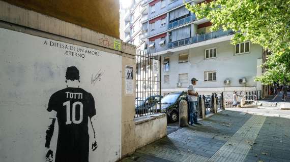 Imbrattato murale Totti: la condanna di Malagò