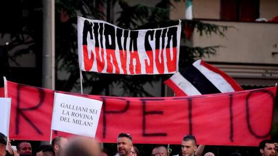 LIVE TMW - Milan, contestazione ad Arcore: le richieste dei tifosi a Berlusconi
