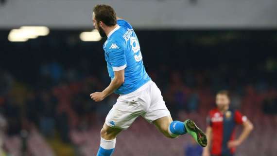 Il Napoli risponde alla Roma: Atalanta battuta 2-1 grazie a Higuain