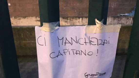 TMW - Fiorentina, dalle sciarpe alle candele: il saluto di Firenze al capitano