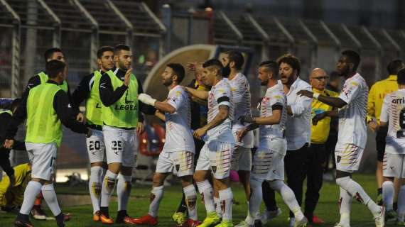 Il Lecce risponde al Catania: vittoria per 1-0 a Cosenza