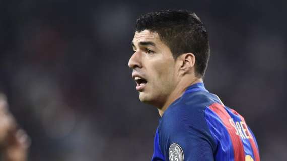 Barcellona, infortunio al ginocchio per Suarez: un mese di stop