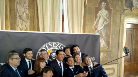 ESCLUSIVA TMW - Venezia, ecco Tacopina: il selfie con la dirigenza