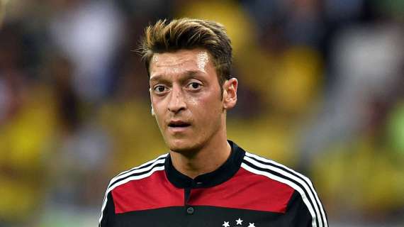 Germania, Ozil non si allena. Consulto a Monaco per il ginocchio