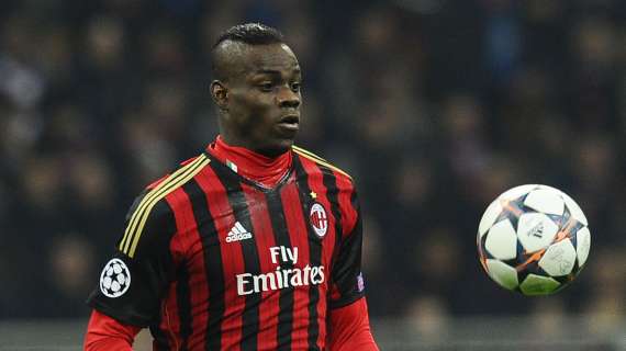 Milan, Balotelli si allena in gruppo: rientrato l'affaticamento all'addutture