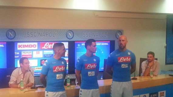 Fotonotizia - Napoli presenta la prima maglia per la stagione '16-17