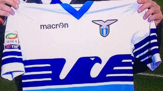 Lazio, Lotito e la nuova maglia: "Un simbolo che rappresenta tutto, da tramandare"
