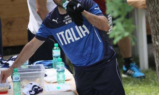 Fotonotizia - Coverciano, break per Rossi con caviglia fasciata