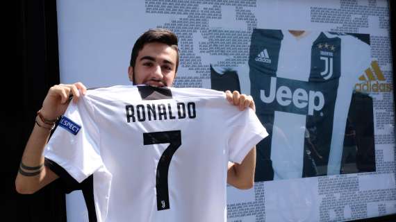 Primo autografo di Cristiano Ronaldo sulla maglia della Juve