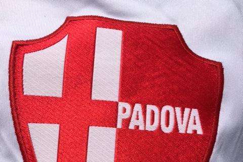 Padova, svelata la terza maglia per la stagione 2016/2017. E' nera