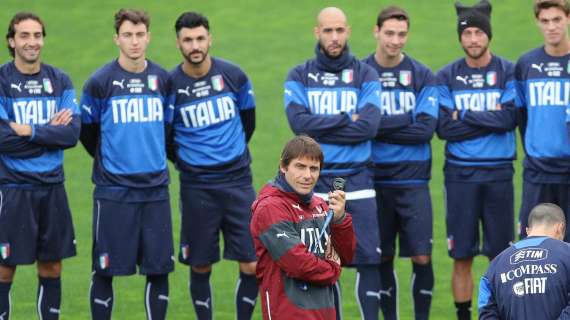 Italia, Azzurri arrivati in hotel: autografi e sorrisi per i tifosi