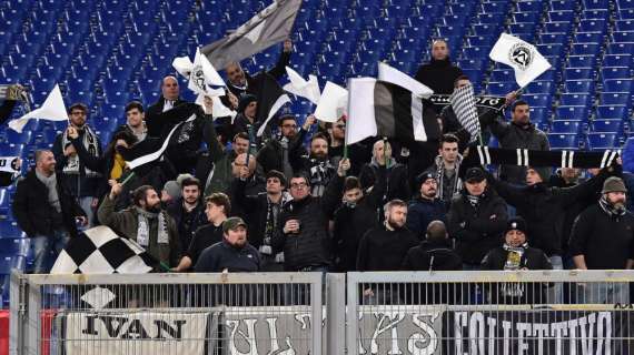 Udinese, tifosi provano a entrare negli spogliatoi: aggredito steward