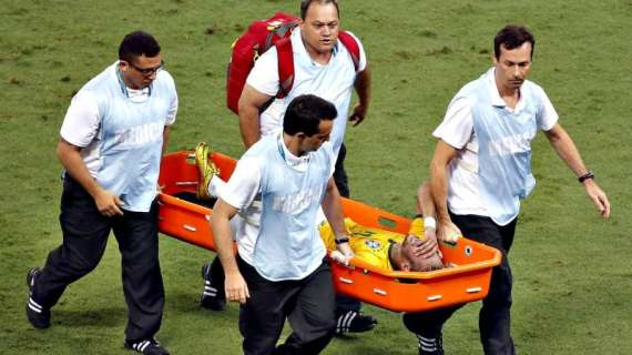 Neymar, 45 giorni per il recupero: confermata frattura terza vertebra