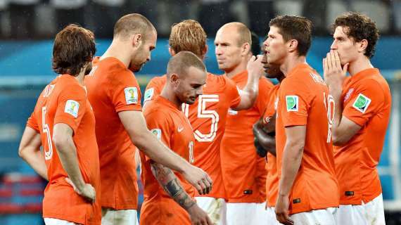 Qualificazioni Euro 2016 - Gruppo A - Cadono subito Olanda e Turchia
