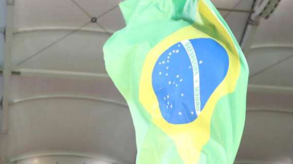 Brasile, multa all'Atletico-PR: il portiere usa lo smartphone in campo