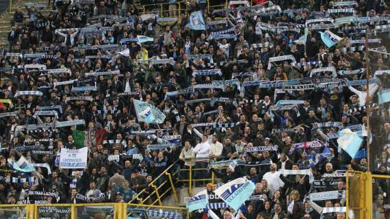 Tifosi Lazio cantano 'me ne frego'