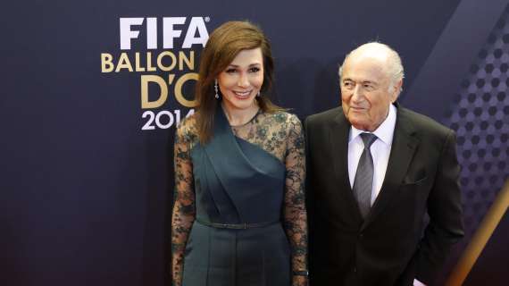 FIFA, A Bola: "Figo sfida Blatter"	
