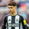 El Newcastle United ata la renovación de su gran joya Lewis Miley