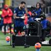 Malas noticias para el Inter FC: Calhanoglu abandona el campo a los 11 minutos por un problema en la ingle