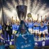 SSC Napoli, la Supercopa se exhibe ante la afición: las imágenes del trofeo que llegó...