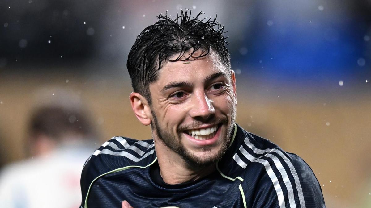 Valdano: "Valverde me parece un jugador fundamental para el Madrid, juegue donde juegue"