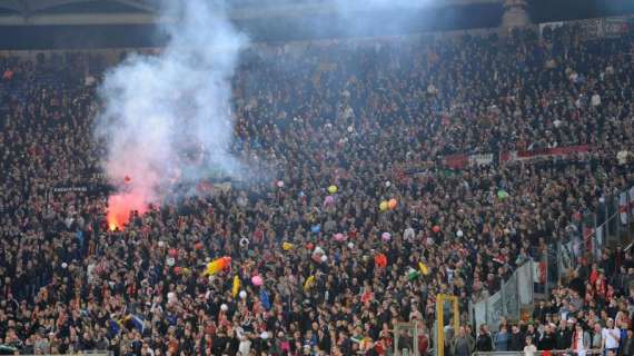 La UEFA advierte que "no puede tolerar" escenas como las de Rotterdam