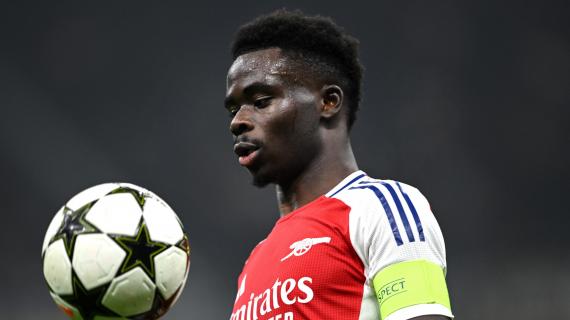 Arsenal, Saka abandona Selhurst Park en muletas