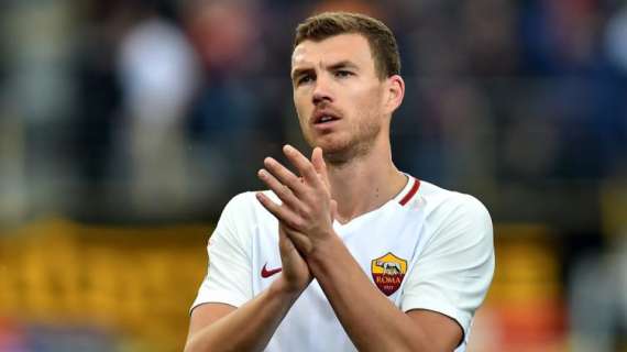 Roma, Dzeko: "El árbitro debe ser valiente y pitar los penaltis contra el Barcelona"