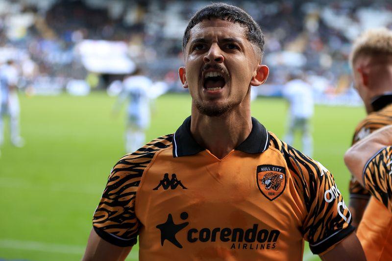 El padre de Belloumi abre la puerta a Real Madrid, Barça y PSG