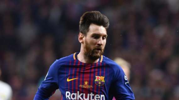 Messi convierte un libre directo al filo del descanso (2-1)