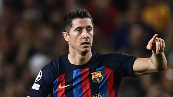 Lewandowski de penalti adelanta al Barça. Expulsado Catena (1-2)