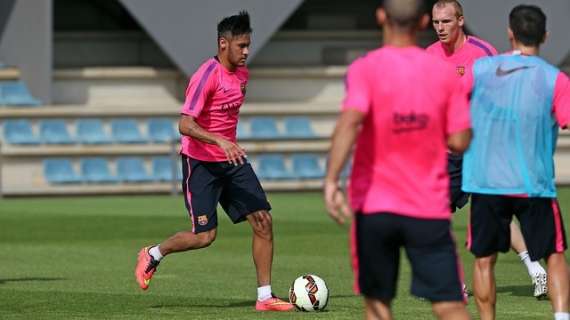 Xavi, Neymar y Adriano vuelven a los entrenamientos del FC Barcelona