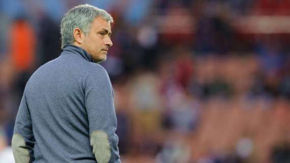La FA impone una multa de 25.000 libras a Mourinho por denunciar una "campaña" contra el Chelsea