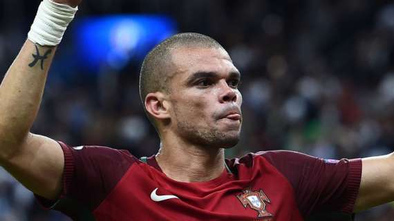 Pepe hace el segundo gol de Portugal (2-0)