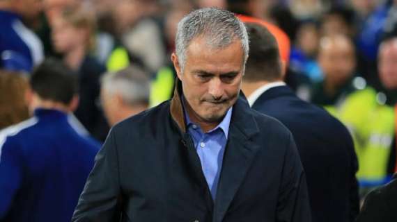 Chelsea, Mourinho "ordena" a sus jugadores que lo respalden públicamente