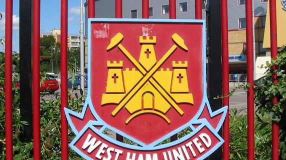 West Ham, ocho jugadores confinados por posible infección de coronavirus