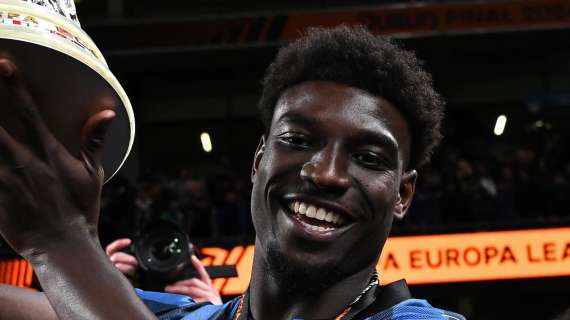 OFICIAL: Cagliari, firma a préstamo Michel Adopo
