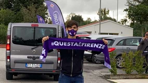Fiorentina, un miembro del staff positivo por coronavirus. Aplazada la presentación de Martínez Quarta