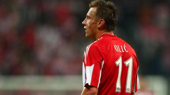Stoke City, Hughes aún cree que  podrá firmar Olic