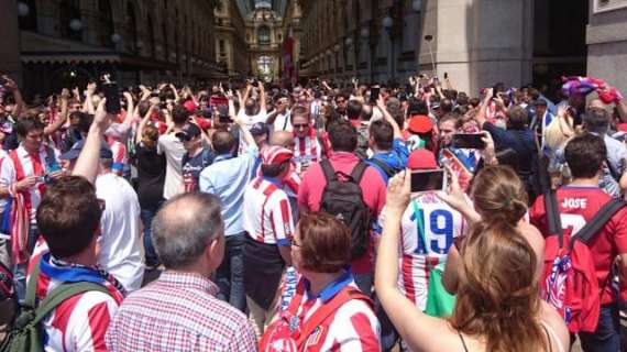 Atlético, concentración en el exterior del Calderón para apoyar al equipo