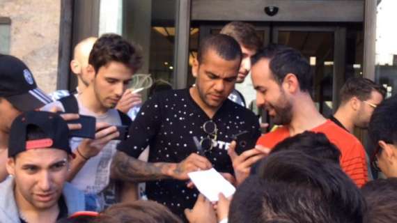 OFICIAL: Juventus, Alves firmó su contrato