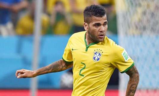 Daniel Alves: "La Selección brasileña paga los platos rotos de la política"