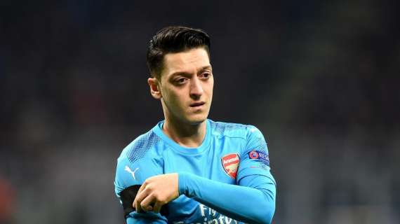 Arsenal, Özil dispuesto a resistir hasta el próximo año en el club