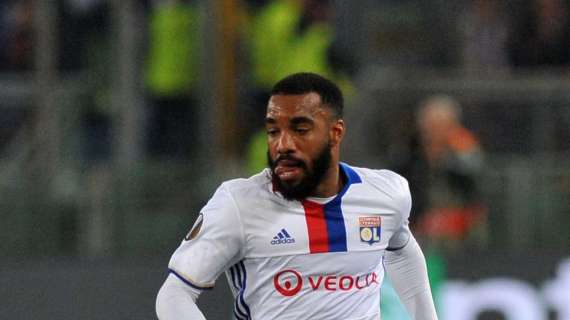 Francia, 'hat-trick' de Lacazette da oxígeno al Lyon. Dudas sobre Martínez en el Toulouse