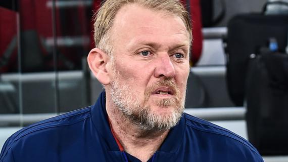 Montenegro, Prosinecki destituido. Vucinic será el nuevo seleccionador