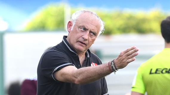 CFR Cluj, Mandorlini en la puerta de salida un mes después de su llegada